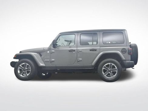 Used 2022 Jeep Wrangler Unlimited Sahara w/ LED Lighting Group AWD/4WD image 37