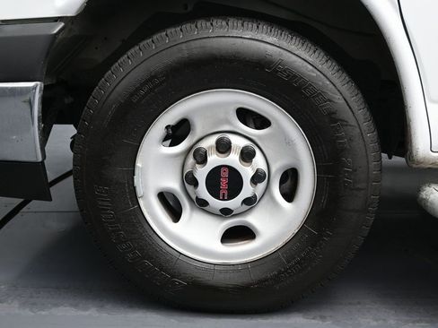 Used 2024 GMC Savana 2500 w/ Driver Convenience Package image 11