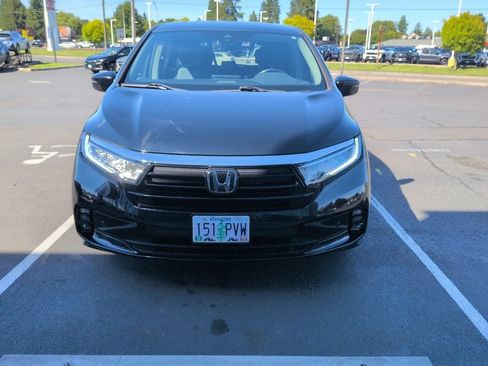 Used 2022 Honda Odyssey Elite image 2