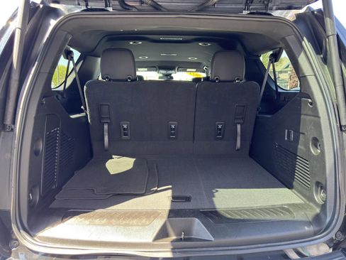 Used 2023 Chevrolet Suburban LT RWD image 36