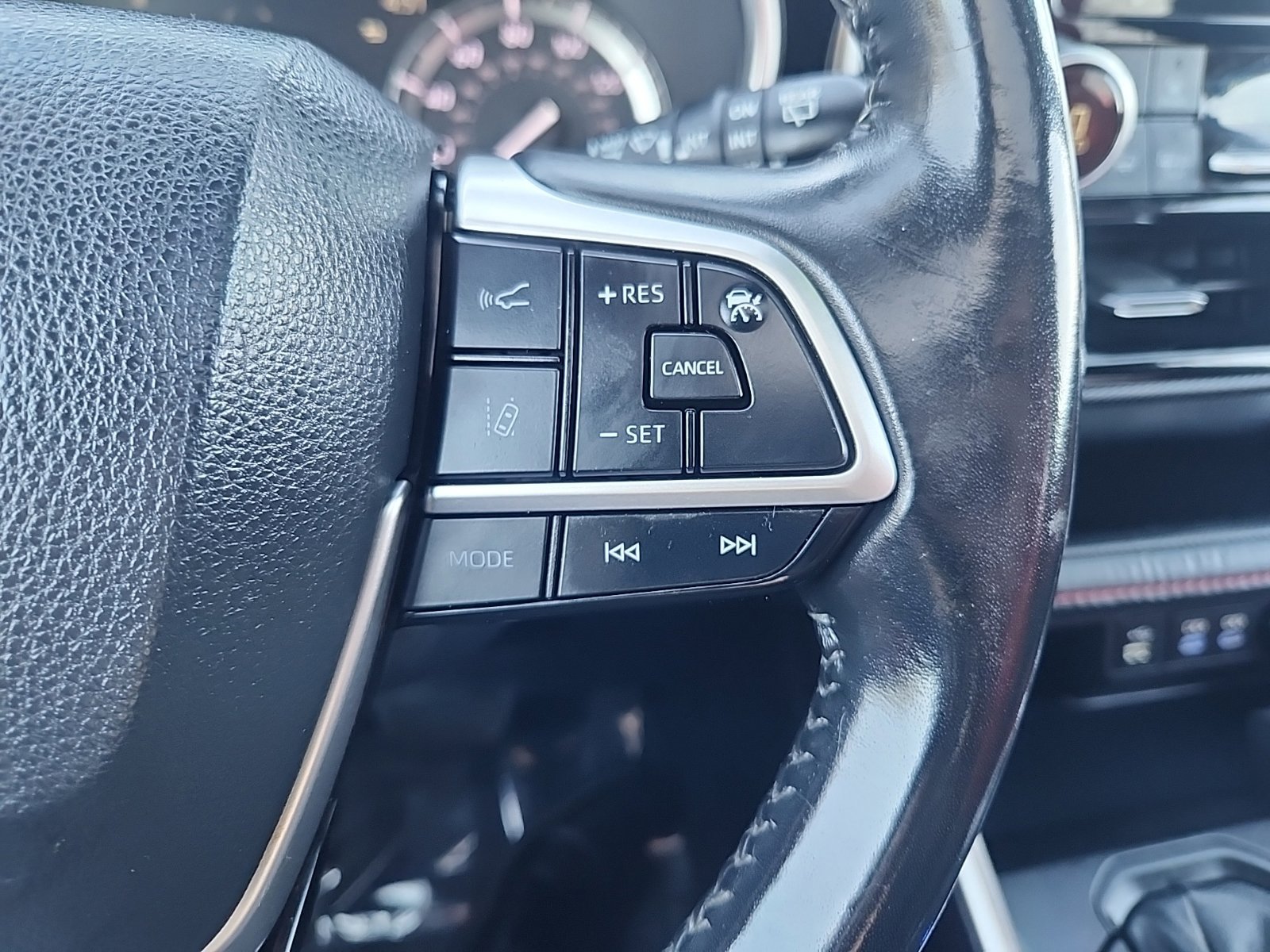 Used 2022 Toyota Highlander XSE AWD/4WD image 19