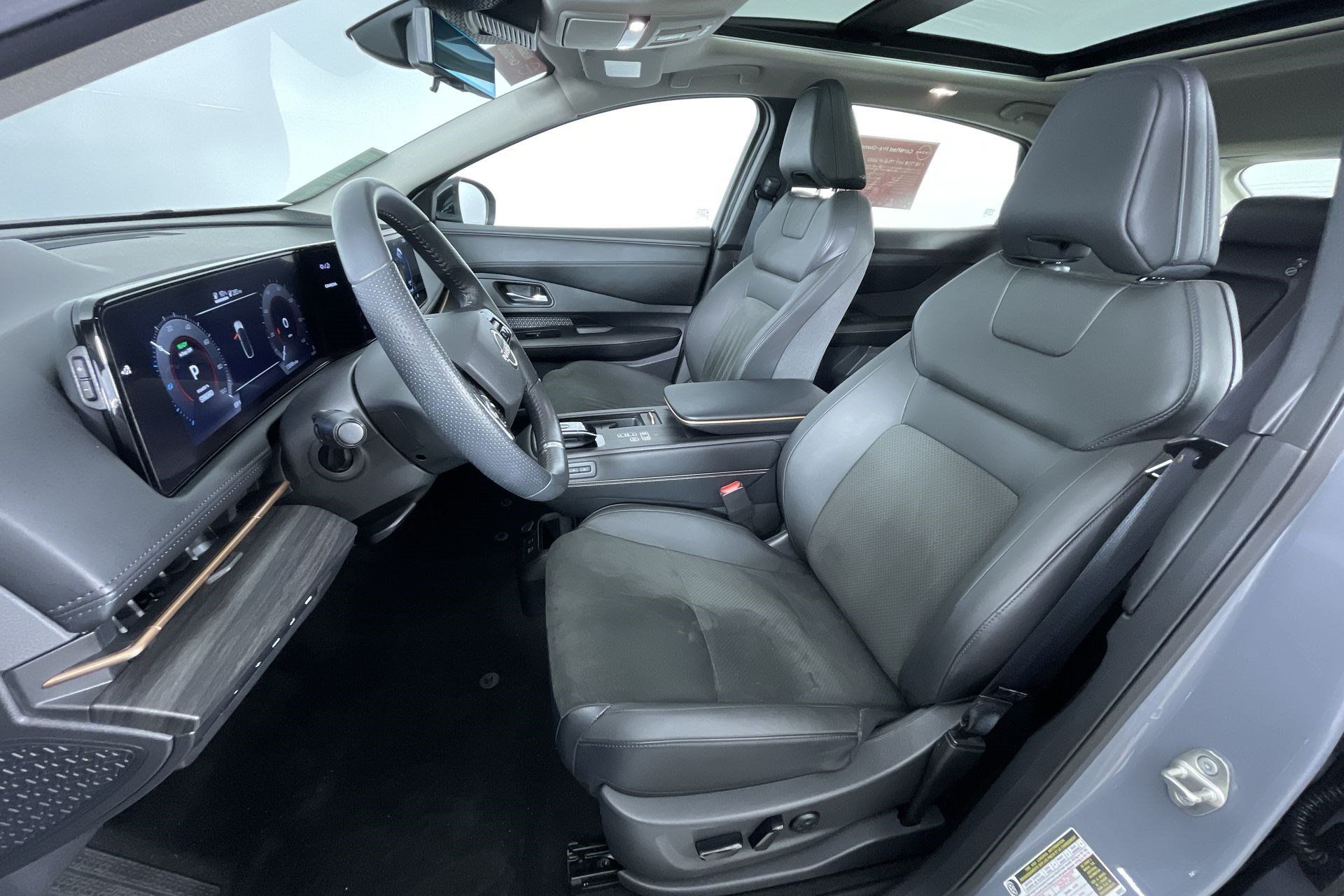 Certified 2024 Nissan Ariya AWD image 15