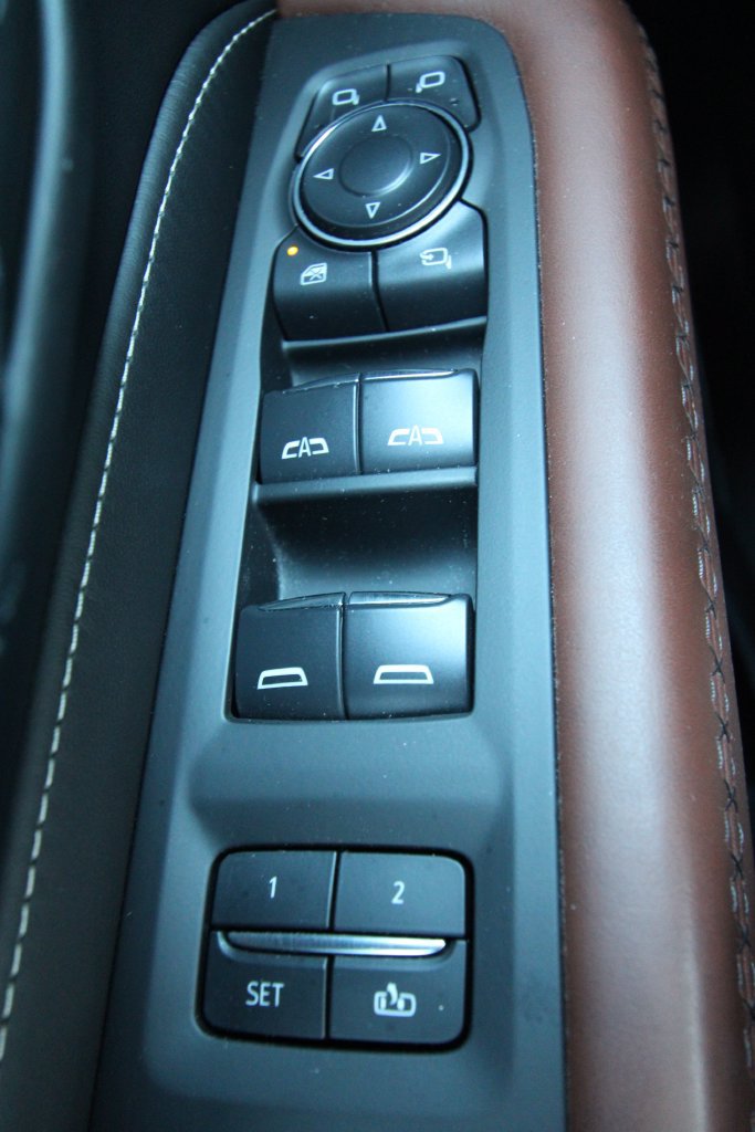 Used 2024 GMC Yukon XL Denali Ultimate AWD/4WD image 27