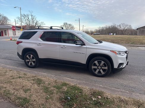Used 2020 Chevrolet Traverse LT w/ LT Premium Package image 7