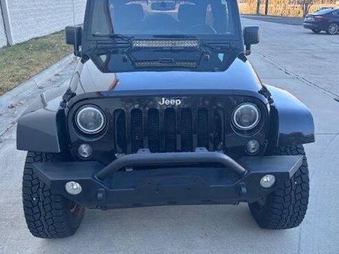 Used 2015 Jeep Wrangler Unlimited Sahara w/ Connectivity Group image 19