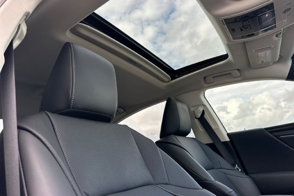 Certified 2024 Lexus ES 350 w/ Premium Package FWD image 16