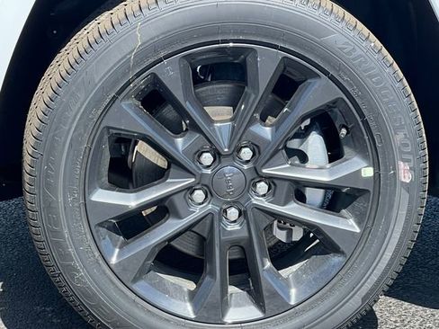 New 2026 Jeep Grand Cherokee L Limited AWD/4WD image 8