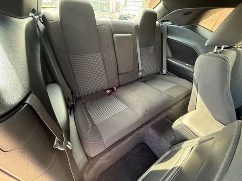 Used 2016 Dodge Challenger SXT image 12