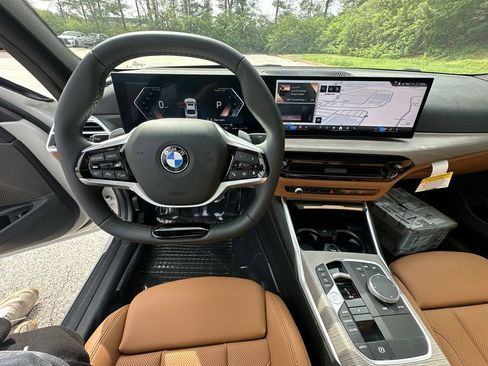 Used 2025 BMW 330i xDrive Sedan w/ Premium Package AWD/4WD image 24