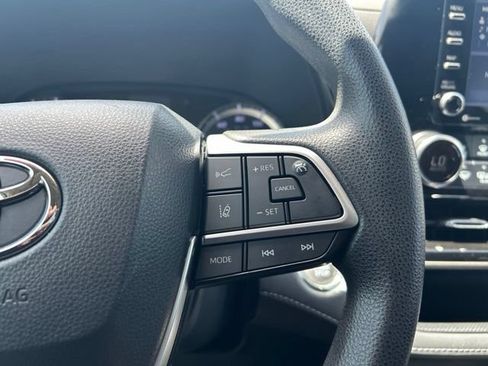 Used 2022 Toyota Highlander L FWD image 22