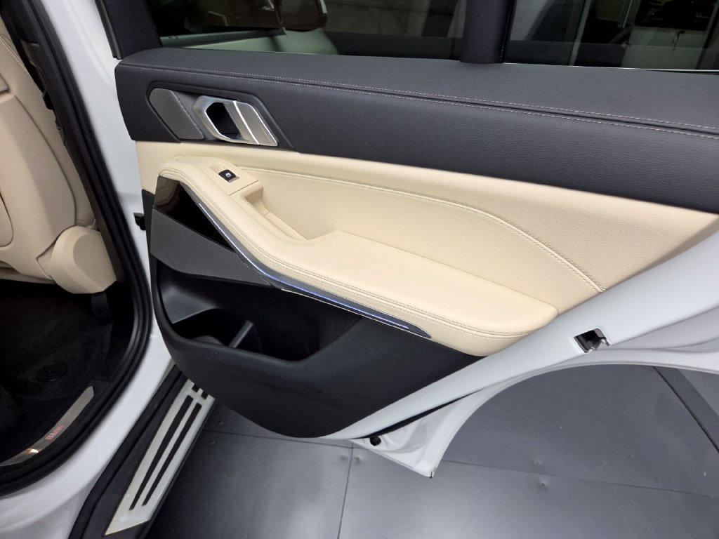 Used 2021 BMW X5 sDrive40i w/ Premium Package RWD image 19