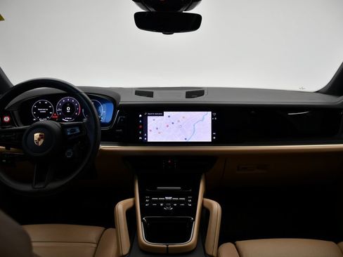 Certified 2025 Porsche Cayenne AWD/4WD image 21