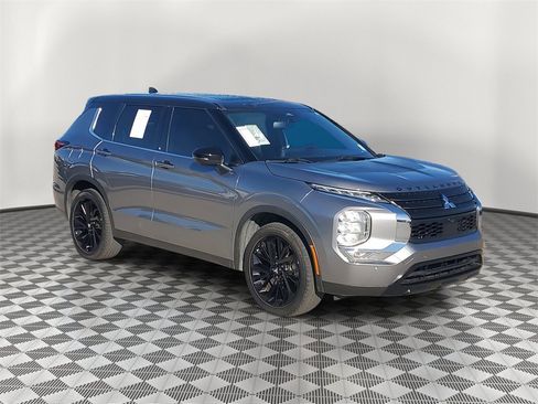 Used 2023 Mitsubishi Outlander SEL image 2