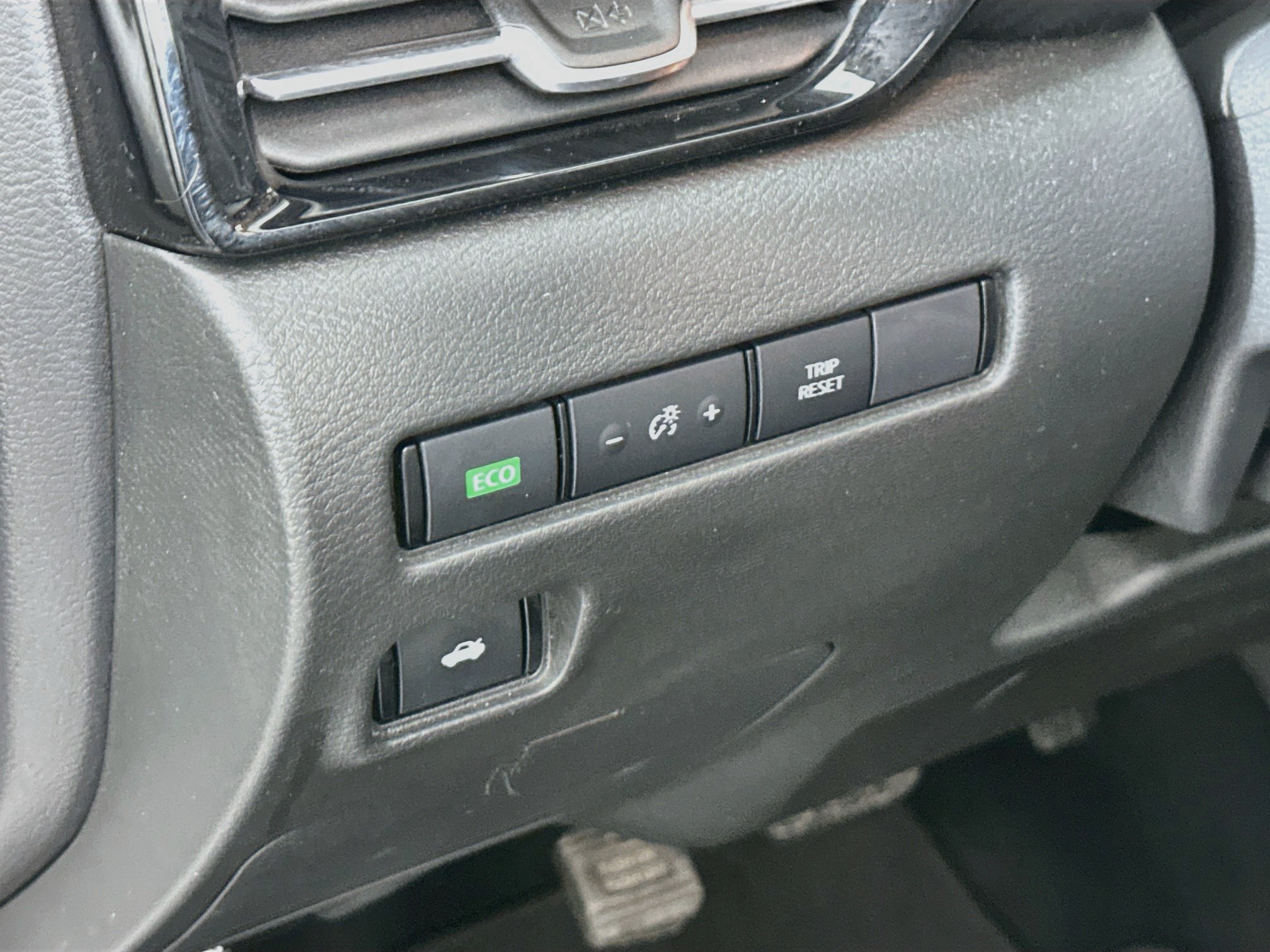 Used 2025 Nissan Sentra SR FWD image 17
