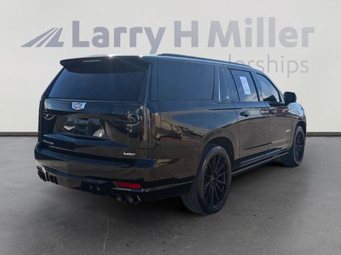 Used 2023 Cadillac Escalade ESV V w/ Heavy-Duty Trailer Package image 5