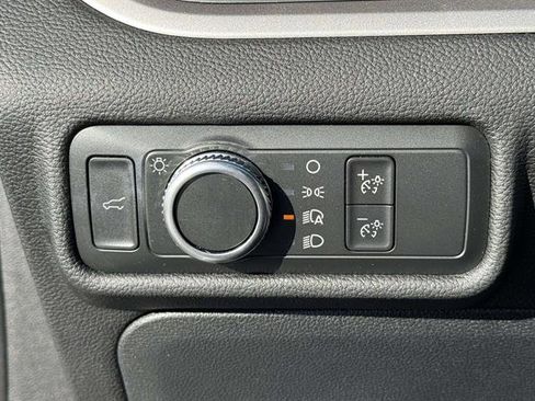 Used 2022 Ford Explorer XLT image 17