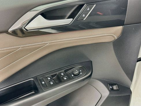 Certified 2024 Volkswagen Taos SEL AWD/4WD image 18