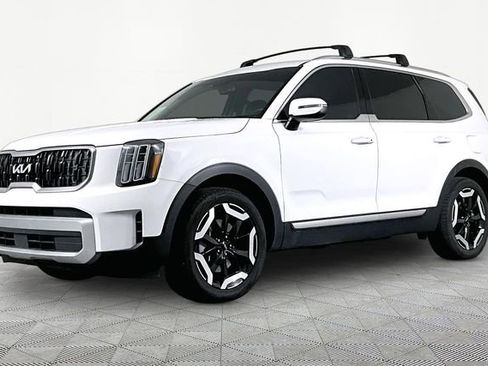 Used 2024 Kia Telluride EX w/ EX Captain's Chair Package AWD/4WD image 1