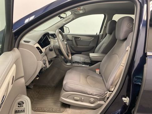 Used 2017 Chevrolet Traverse LT image 8