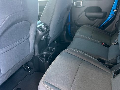 Used 2024 Jeep Gladiator Sport image 9