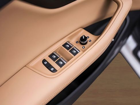 Used 2023 Audi Q8 Prestige image 22