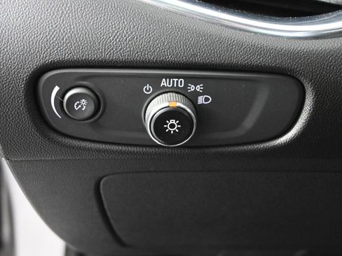 Used 2017 Chevrolet Malibu LT image 23