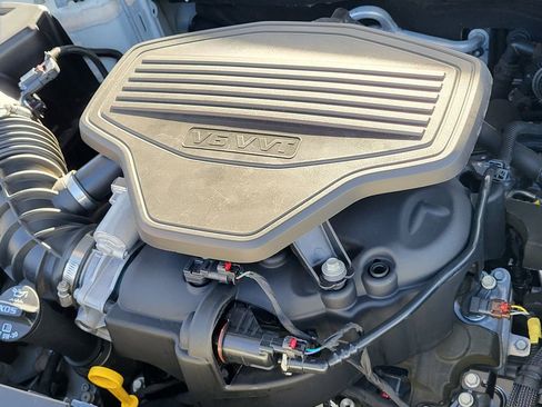 Used 2021 GMC Acadia SLE w/ Driver Convenience Package image 28