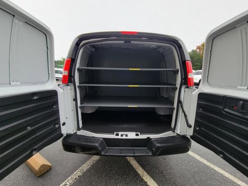 Used 2022 GMC Savana 2500 RWD image 24