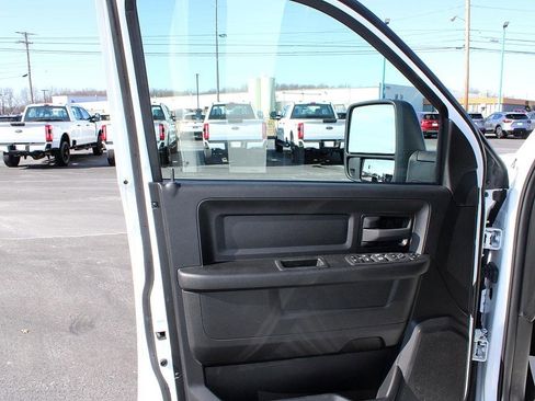 Used 2024 RAM 2500 Tradesman w/ Chrome Appearance Group image 11