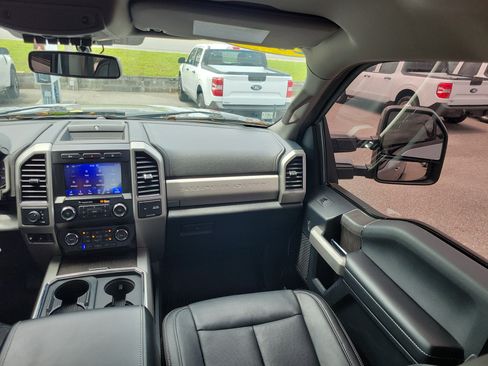 Used 2020 Ford F250 Lariat w/ Lariat Value Package AWD/4WD image 9