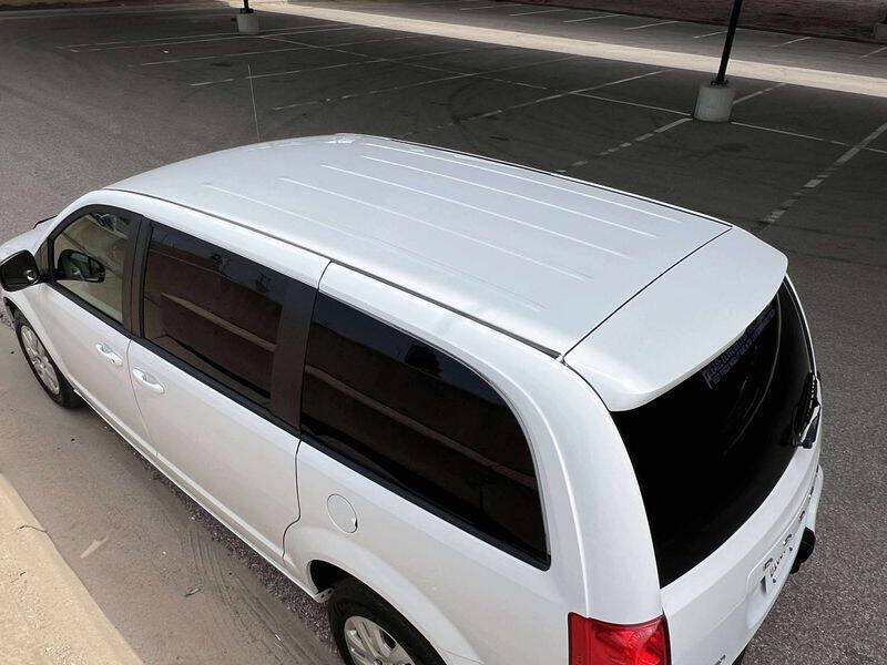 Used 2018 Dodge Grand Caravan SE FWD image 14