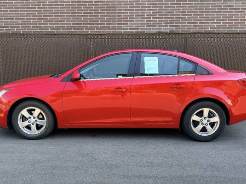 Used 2014 Chevrolet Cruze LT FWD image 2