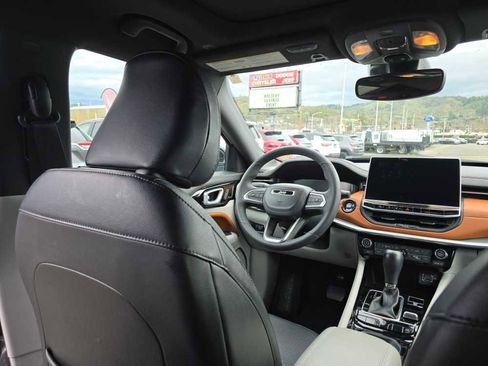 Used 2023 Jeep Compass Limited w/ Elite Group image 10