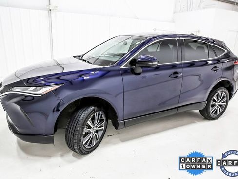 Used 2023 Toyota Venza LE image 3