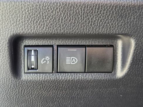 Used 2025 Toyota RAV4 XLE FWD image 25