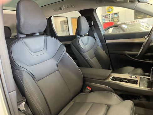 Used 2025 Volvo EX90 Ultra AWD/4WD image 42