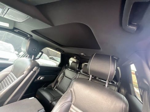 Used 2018 Land Rover Discovery HSE image 10
