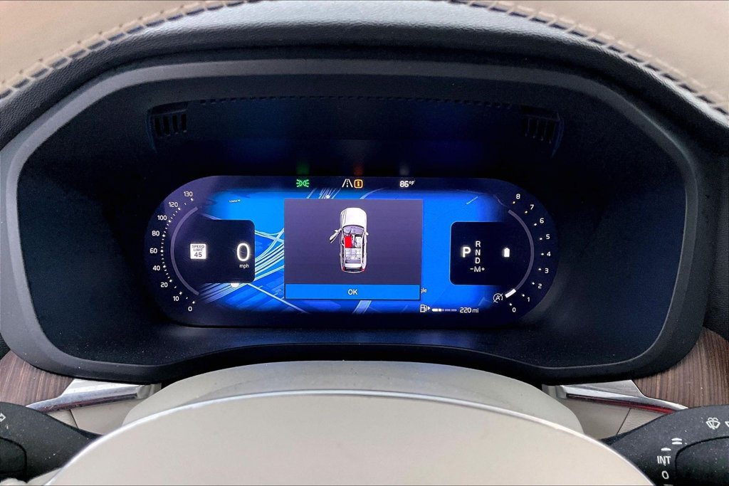 Used 2022 Volvo XC60 B5 Momentum AWD/4WD image 22