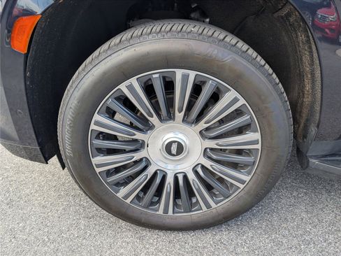 Used 2022 Cadillac Escalade Premium Luxury AWD/4WD image 9