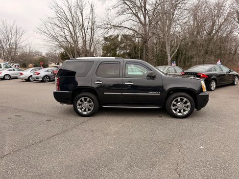 Used 2009 GMC Yukon Denali image 7