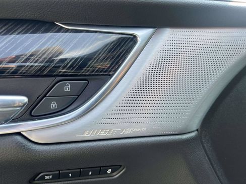 Used 2025 Cadillac XT6 Premium Luxury FWD image 17
