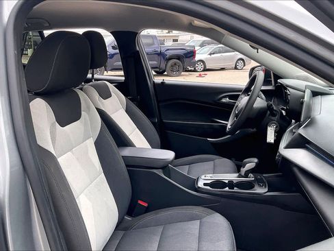 Used 2024 Chevrolet Trax LS w/ Driver Confidence Package FWD image 9