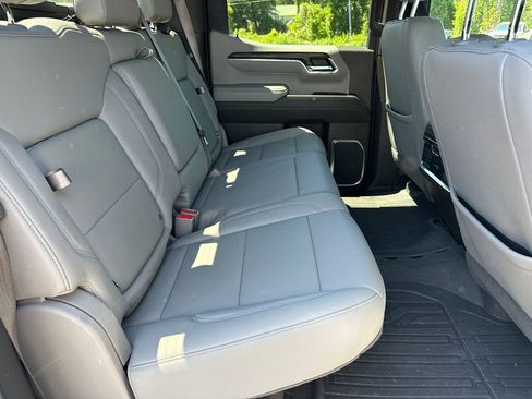 Used 2023 GMC Sierra 1500 SLT w/ SLT Premium Plus Package AWD/4WD image 16
