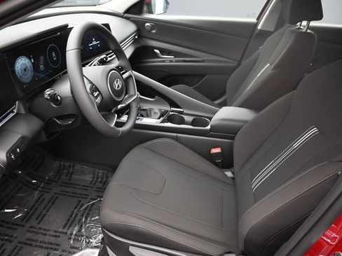 Certified 2025 Hyundai Elantra SEL image 10