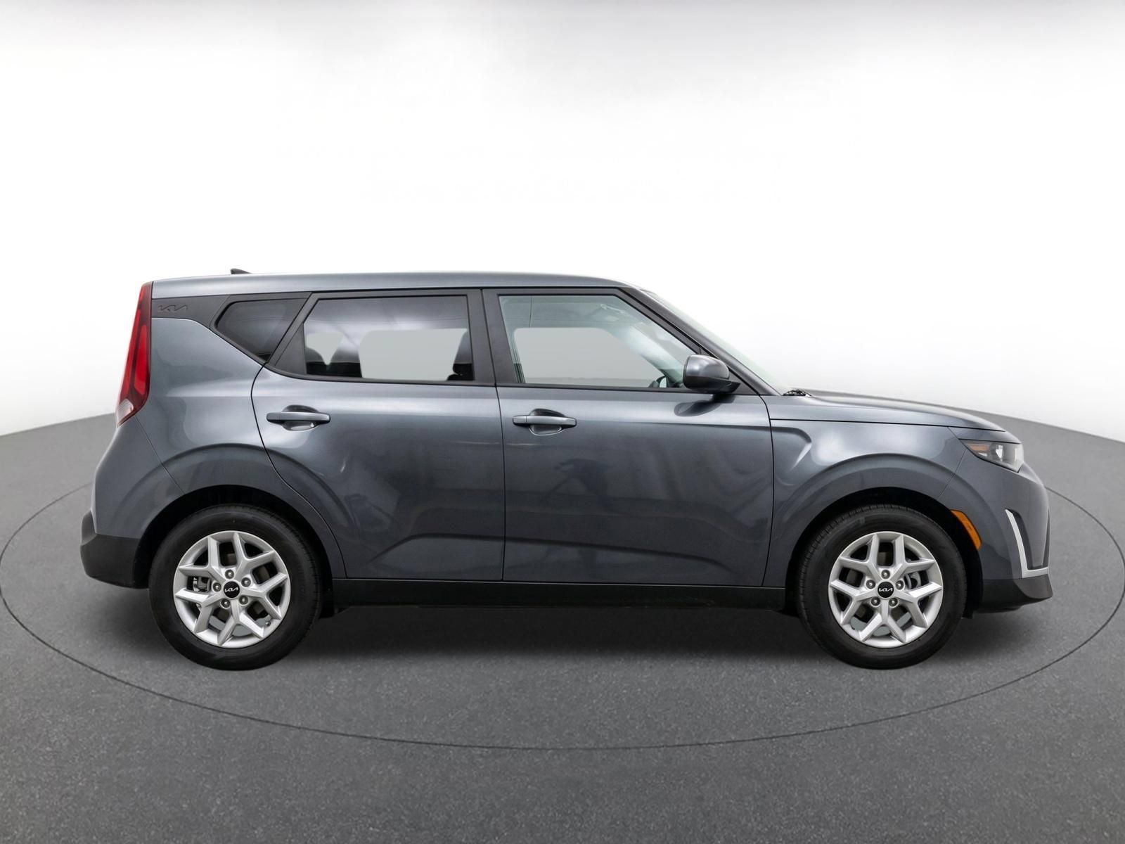 Used 2025 Kia Soul LX w/ LX Technology Package FWD image 9