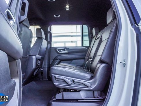 Used 2024 Chevrolet Suburban LT RWD image 17