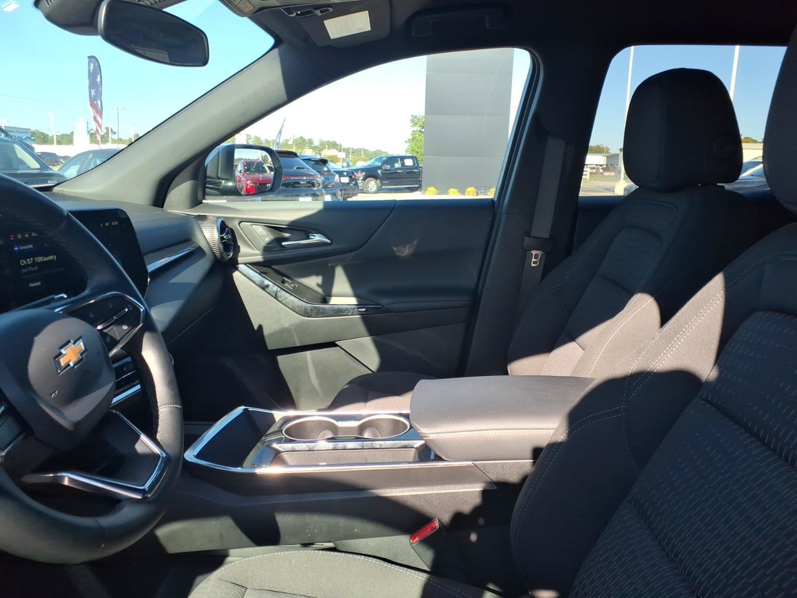 Used 2025 Chevrolet Equinox LT FWD image 7