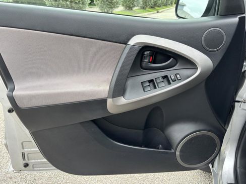 Used 2006 Toyota RAV4 Base I4 2WD image 23