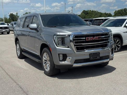 Used 2023 GMC Yukon XL SLT AWD/4WD image 2