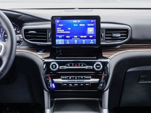 Used 2023 Ford Explorer Limited image 16